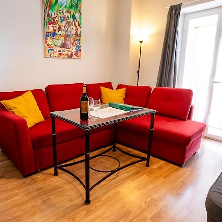 Apartamentos Dona Concha Севиля Екстериор снимка