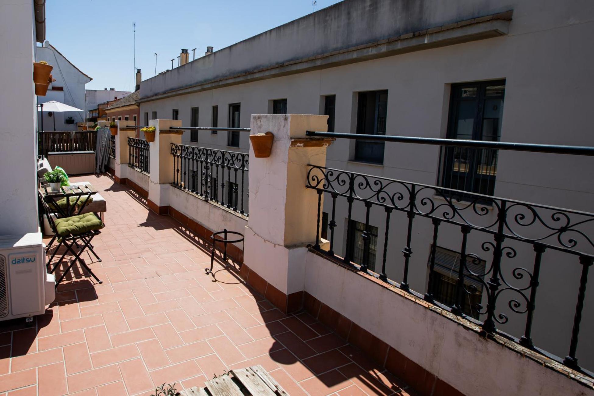 Apartamentos Dona Concha Севиля Екстериор снимка